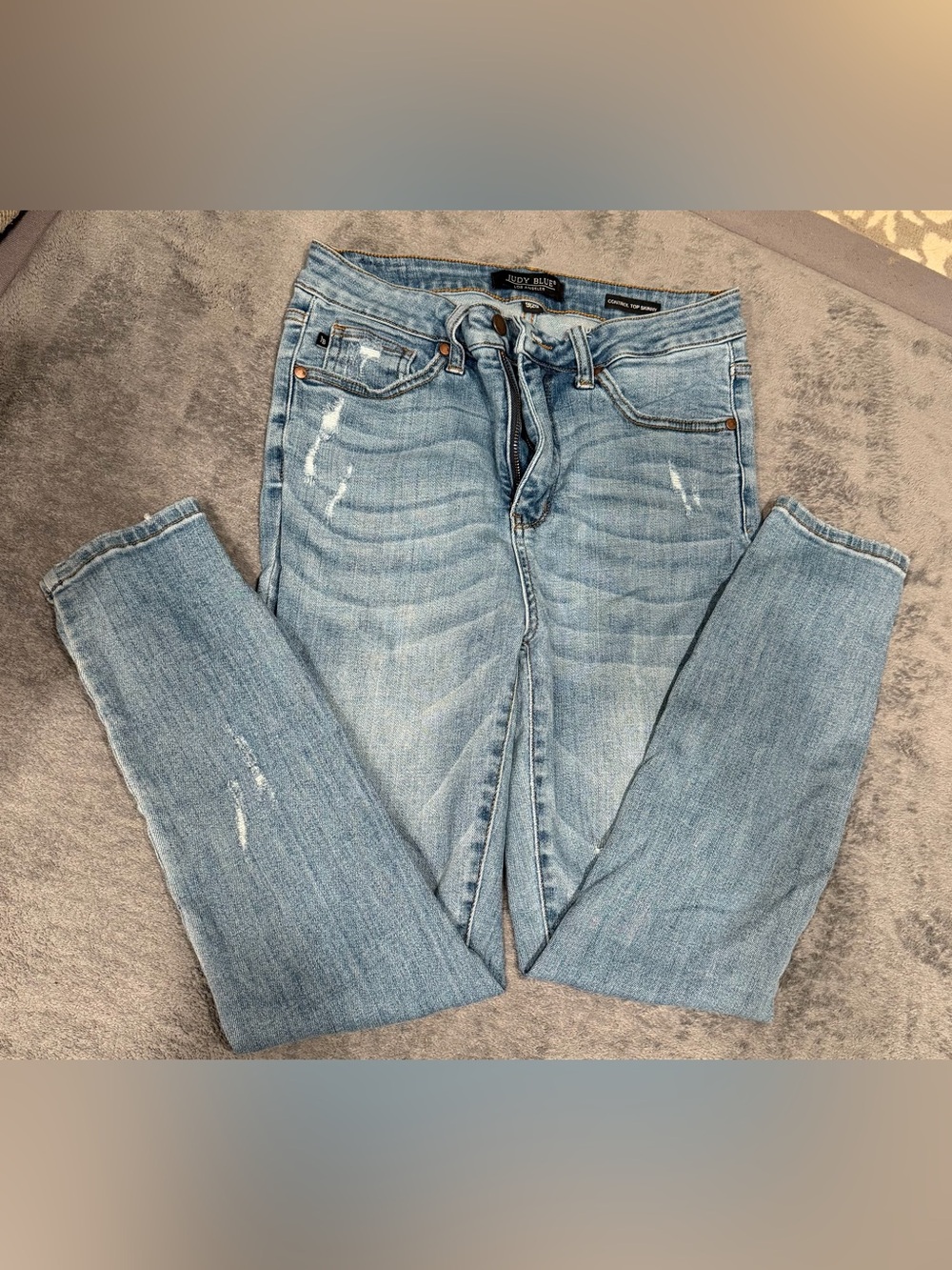 Judy Blue Light Blue Distressed Womenโs Jeans